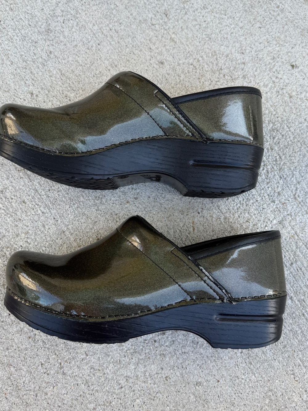 Dansko Professional Iridescent Shiny Olive Green Patent leather Slip-On Clogs 38